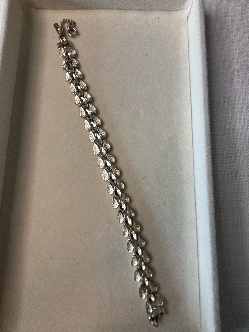 Elegant Vintage Coro Gold Tone Teardrop Bracelet